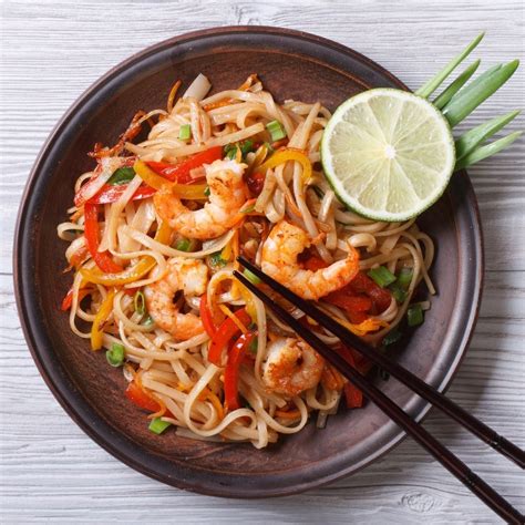 El wok de verduras es una receta china saludable y fácil, que combina perfectamente con otros platos como entrante o acompañamiento. Receta de Tallarines Orientales con Camarones