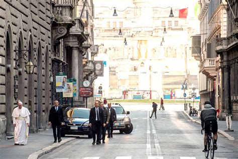 See more ideas about pope francis, pope francis memes, pope. Pope makes mini-pilgrimage outside Vatican to pray for end ...