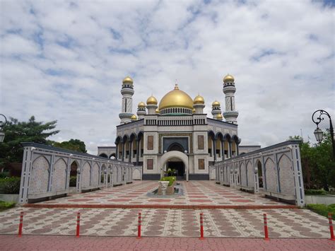 Visiting The Jame Asr Hassanil Bolkiah Mosque In Bandar Seri Begawan Brunei