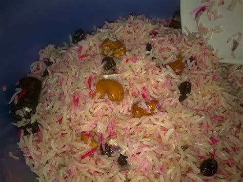 Panaskan minyak sapi dan tumis bawang merah/bawang putih. DENGARLAH CERITAKU: NASI MINYAK & AYAM MASAK MERAH