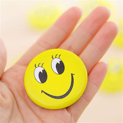 2 Pieces Shiny Smile Face Badge Brooch Pin For Clothes Hat