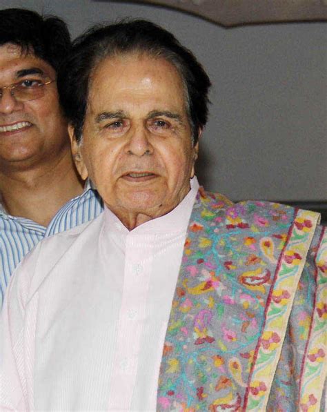 Il est le premier acteur à recevoir le filmfare award du meilleur. Dilip Kumar discharged from Lilavati hospital : The ...