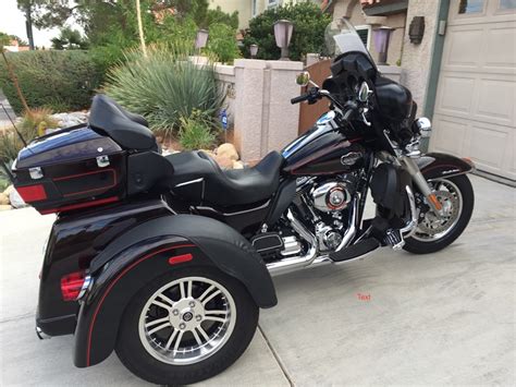 The engine featured a 10.0:1 compression ratio. 2011 Harley-Davidson® FLHTCUTG Tri Glide™ Ultra Classic ...