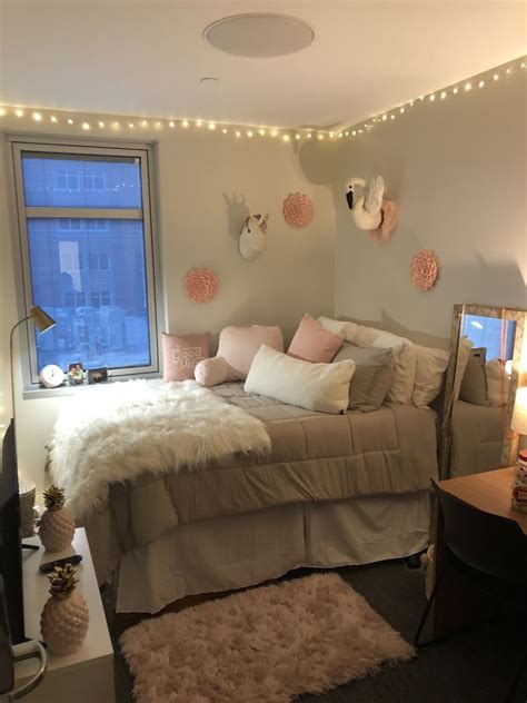 I like contrasting wall behind bed. Pin on ︎ ' đєçσɾ ♥︎