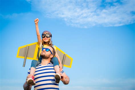 Dieser job kann sogar als vollzeitbeschäftigung nachgegangen werden! The Best Daddy Bloggers To Follow in 2017 | Play Like Mum