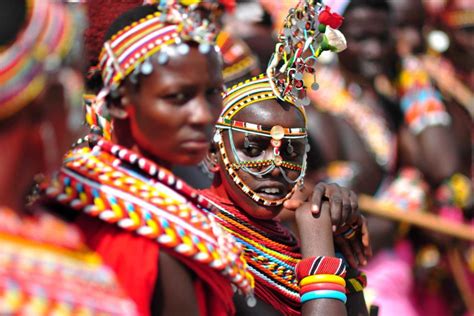 Les Femmes Seins Nus Vont Elles Sauver Le Tourisme Kenyan Terrafemina