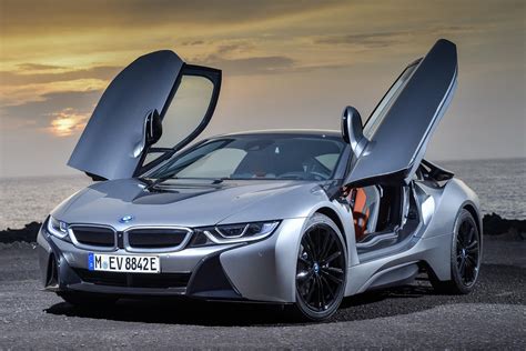 •</b> charge the battery for 24 hours before using the. La BMW i8, c'est fini