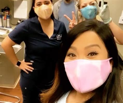 Who Is Dr Pimple Popper Married To Meet Sandra Lee S Husband