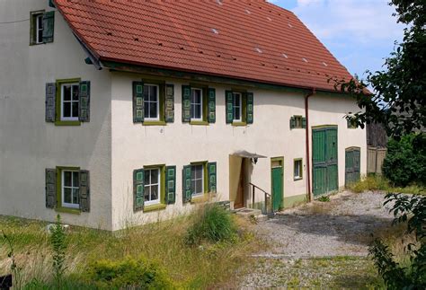 Wenn du haus in alleinlage kaufen baden württemberg suchst, ist genau das ideale fűr dich. Altes Bauernhaus in Zwiefaltendorf Foto & Bild ...