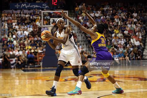 Sisters Chiney Ogwumike Connecticut Sun And Nneka Ogwumike Los