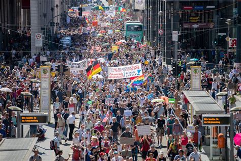 Berlin Demo, Bundestag Beschliesst Neues Infektionsschutzgesetz Aktuell