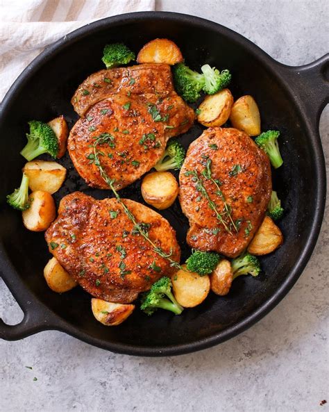 While the pan is heating, sprinkle the chops on both sides with salt and pepper, then dredge them in flour. Recipie For Thin Pork Chops - How to Cook Thin-Cut ...