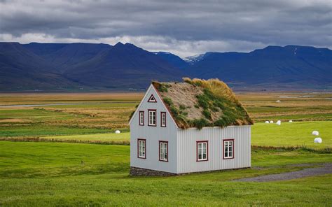 Iceland Green Plains Huts 4k Landscape Shoot Preview