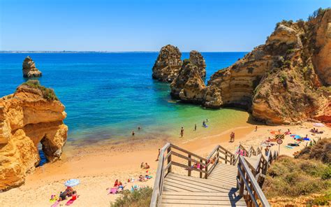 Rich in historical places and architecture. 10 praias incríveis para conhecer em Portugal