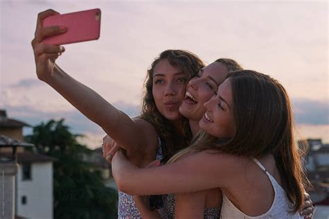 Beautiful Girl Friends Taking Happy Smiling Selfies On Vacation Del