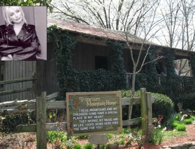 Okay, so it's not dolly parton's actual home, but it's still pretty cool! cabins