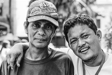 【マニラ フィリピン】仲の良いふたりの中年男性 写真とエッセイ by