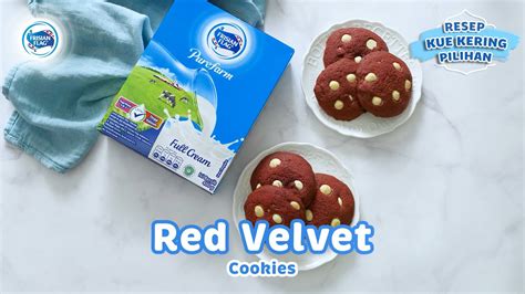 Big beautiful red velvet cake, with flowers and berries on top. Red Velvet Cookies - Resep Kue Kering Pilihan # ...