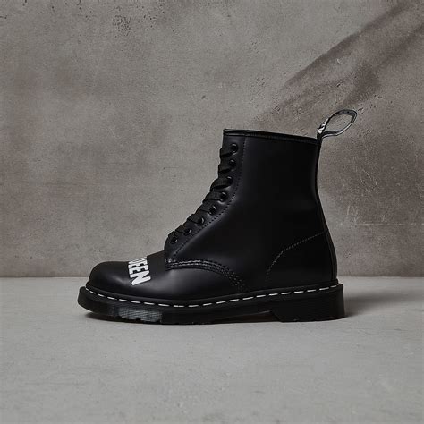 dr martens 1460 sex pistols 8 eye boot black milled smooth end launches