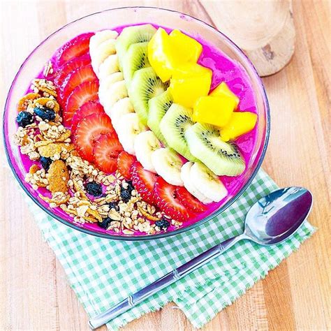 💪 Dragonfruit Breakfast Granola Bowl 😍😍😍 Partyinyourmouth 🍋🍉🍓🍌🍏🍐🍍🍇🍒