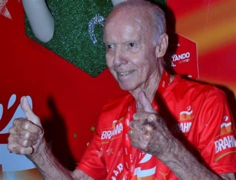 Born 9 august 1931) is a brazilian former football player and manager. Zagallo - BOL Fotos