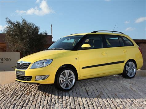 Škoda fabia je posledným malým modelom koncernu vw, ktorý ešte nedostal novú platformu. Skoda Fabia Combi (2011) - picture 7 of 25 - 800x600