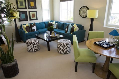 Comprar un sofá de calidad y moderno es una decisión primordial cuando decides decorar tu hogar, no sólo para que. 6 Types of Small Sectional Sofas for Small Spaces