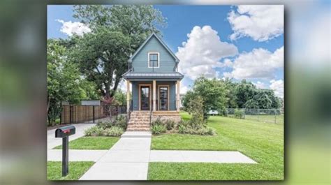 This Fixer Upper Home Can Be Yours For 1m