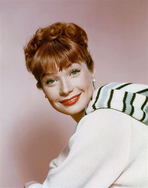 45 Beautiful Photos Of Young Shirley Maclaine In The 1950s And 1960s