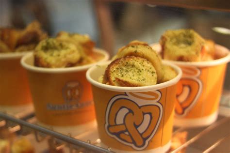 Auntie anne's, inc., is an american chain of pretzel shops founded by anne f. Auntie Anne's, Gading Serpong, Tangerang - Lengkap: Menu ...