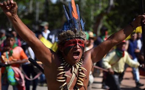 Indígenas En Colombia Exigen Respeto De Sus Derechos Y De Sus Tierras