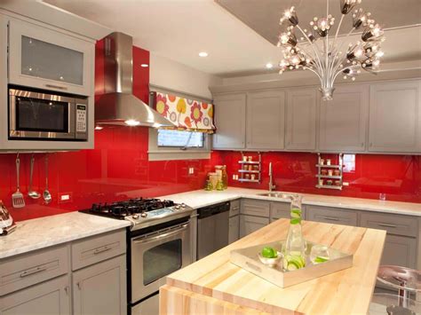 dapur dinding merah  perpaduan perak  warna putih thegorbalsla
