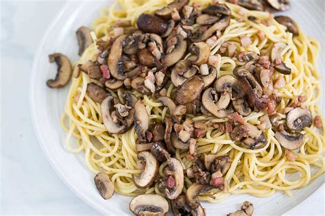 Say hello to yet another instance where the greatness of eggs shines through. Spaghetti Carbonara with Mushrooms | Cook Smarts