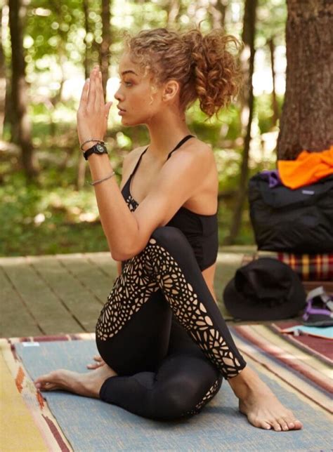 Top Trending Yoga Looks And Where To Find Them Fotos Yoga