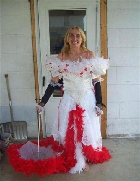40 Bizarre Wedding Dresses That Never Should Have Existed Ugly Wedding Dress Weird Wedding