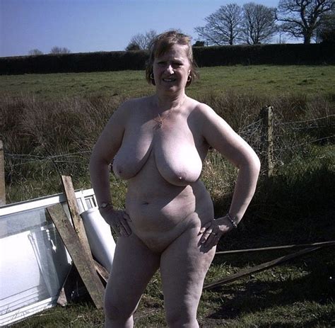 Slutty Women Naked Outdoors Granny Pussy