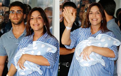 A cantora deu à luz gêmeas na manhã de sábado (10), posta primeira foto das filhas. Dia dos Namorados: conheça a história de amor de Ivete ...