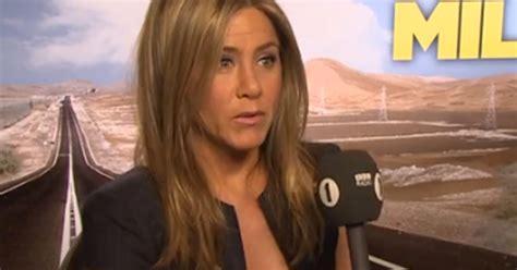 Watch Jennifer Anistons Interview With Awkward British Reporter