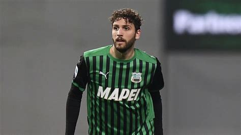 The sassuolo midfielder grabbed a classy brace before ciro immobile wrapped up a comfortable victory as italy became the first team to book a spot in the last 16. Calciomercato Juventus - Locatelli nel mirino del Real ...