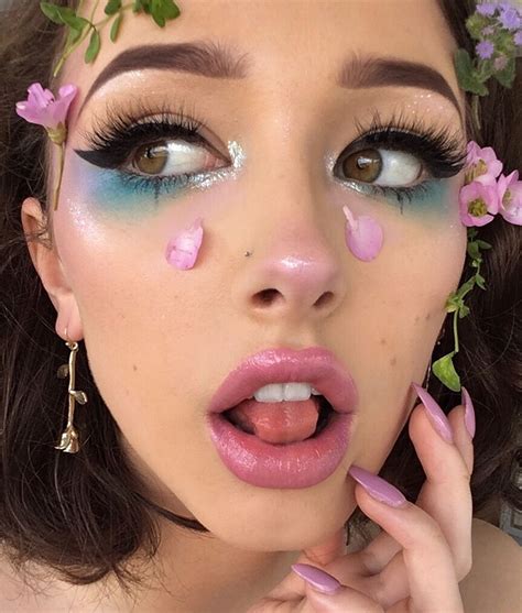 Pin By Y🦦 On Make Up Flower Makeup Creative Makeup Looks Artistry