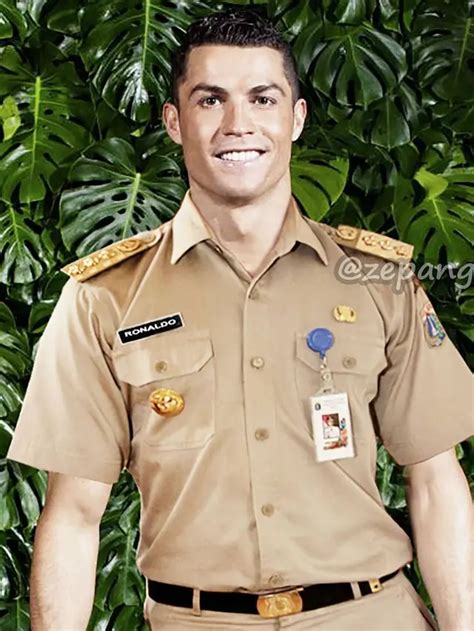 Editan Foto Cristiano Ronaldo Jika Bekerja Di Indonesia Ini Bikin