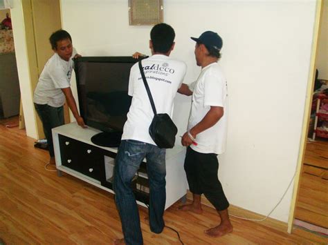 Tikar getah adalah sesuatu yang mudah dipasang. .: Pemasangan Lantai Kayu Lamina di Mentari Court, Sunway