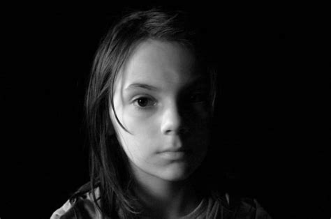 Official Logan Photo Confirms X 23 As Played By Dafne Keen Omega Level