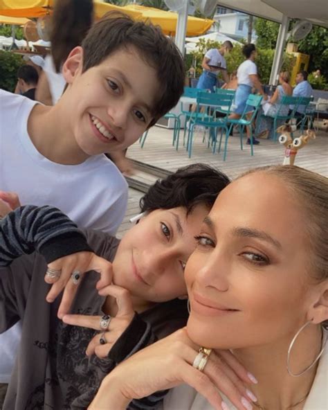 Meet Jennifer Lopezs Teen Son Max Muñiz His Twin Sibling Emme Who