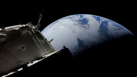 Nasas Artemis 1 Finishes 25 Day Voyage Around The Moon With Splashdown