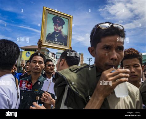 Mahachai Samut Sakhon Thailand Rd June Burmese Migrant Workers Wait For Aung San