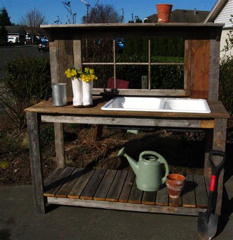 10 Good Looking Pallet Potting Bench With Sink Like That Country