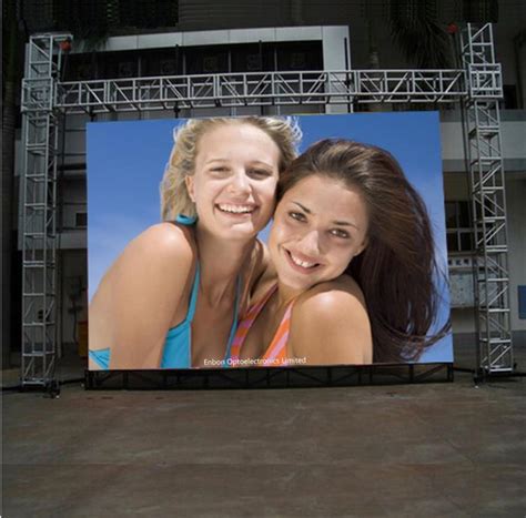 P4 81 Outdoor Smd 3 In 1 500mm 1000mm Rental Led Video Wall On Truss For Music Shows Backgound