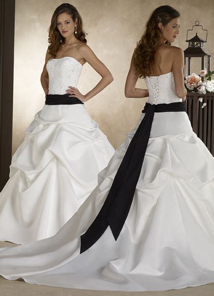 Not sure how to plan a wedding? Choose Your Fashion Style: Wedding Dresses with Black Sashes