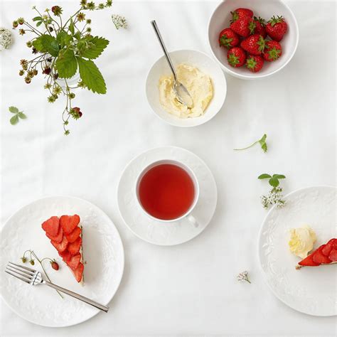 Angebote vergleichen · günstige angebote finden · +49.500 shops Wedgwood Wild Strawberry White Soup/Cereal Bowl | Crystal ...